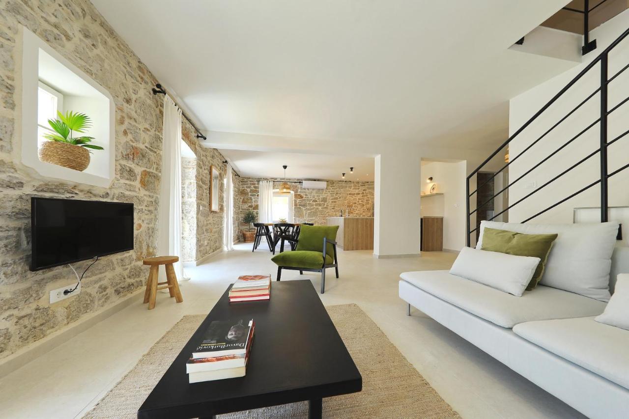 Villa Mira With A Heated Pool And A Sea View Božava Eksteriør bilde