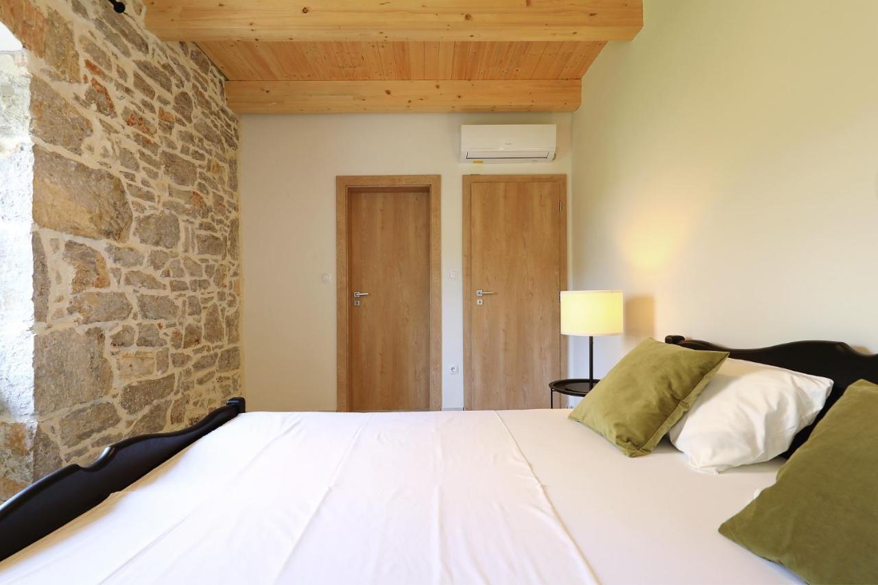 Villa Mira With A Heated Pool And A Sea View Božava Eksteriør bilde