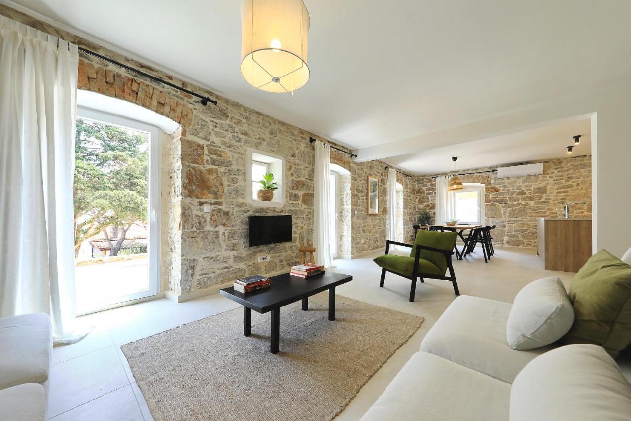 Villa Mira With A Heated Pool And A Sea View Božava Eksteriør bilde