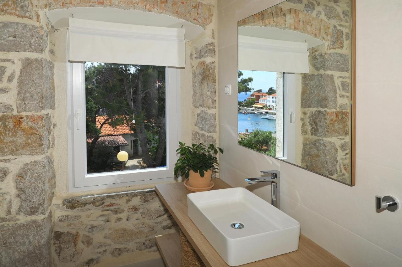 Villa Mira With A Heated Pool And A Sea View Božava Eksteriør bilde